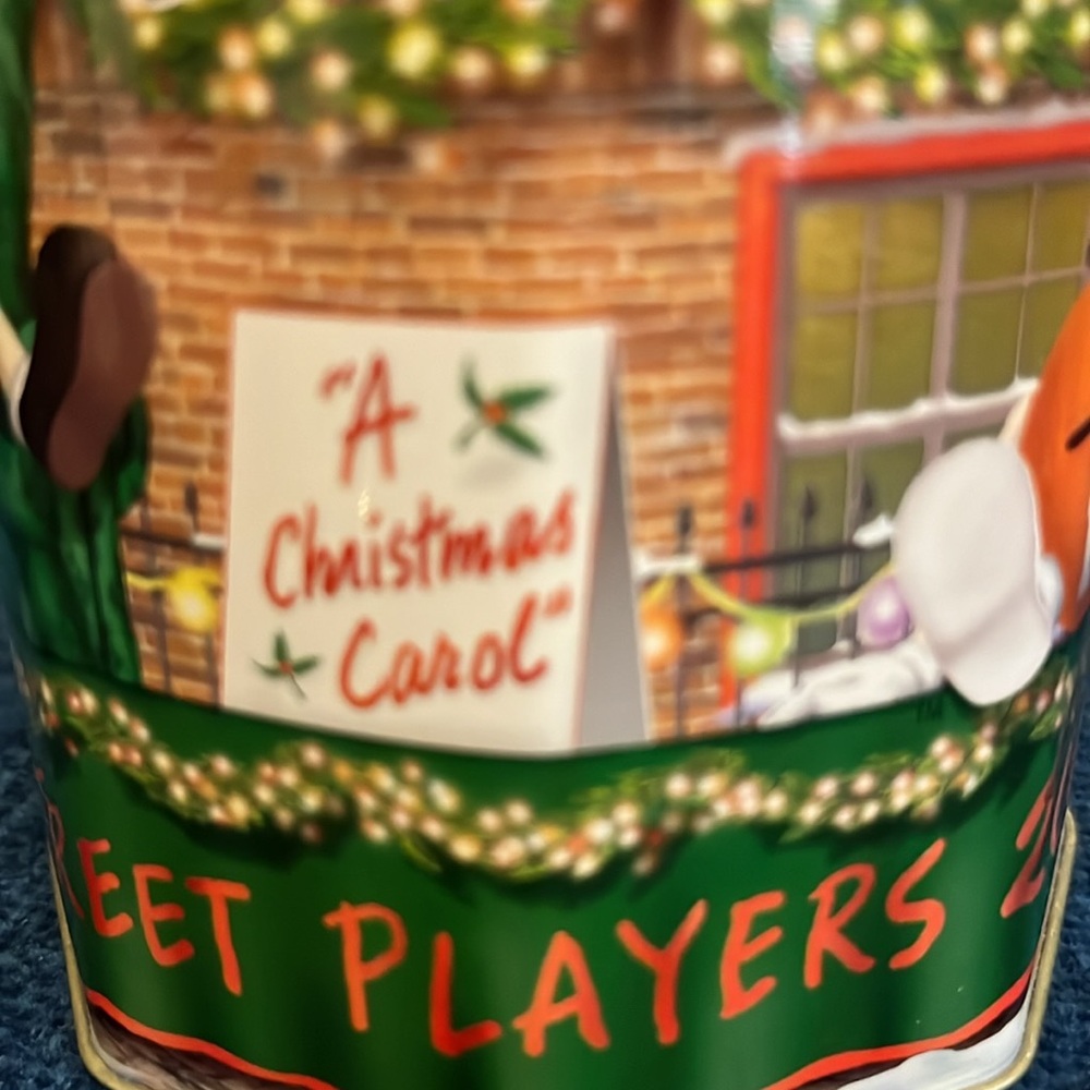 Two Limited Edition Vintage M&Mโs Christmas Tins - Picture 9 of 16